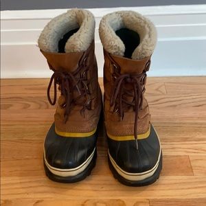 GUC Women’s Sorel Caribou boots
